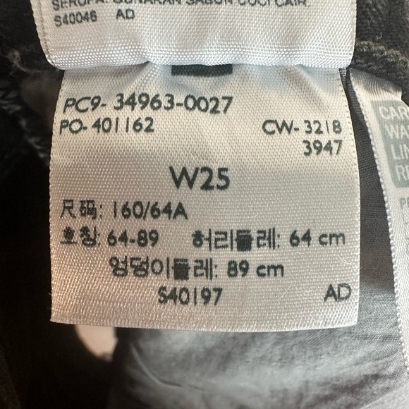 Levi’s High Rise Distressed  Black Denim Skirt - Picture 8 of 8